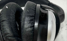Load image into Gallery viewer, Bose QuietComfort 15 Black Acoustic Noise Cancelling Headphones With Case NCL