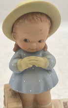 Load image into Gallery viewer, Lot Of 7 Pcs Mixed Variety Multicolor Ceramic Decorative Collectible Figurines