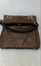 Load image into Gallery viewer, Tre Vero Womens Brown Pebbled Leather Inner Pockets Flap Shoulder Bag