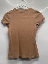 Load image into Gallery viewer, Guess Womens Beige Ribbed Short Sleeve V-Neck Pullover T-Shirt Size Medium