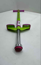 Load image into Gallery viewer, Flybar Maverick Pogo Classic Outdoor Green And Pink Stick For Kids
