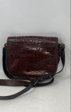 Load image into Gallery viewer, Joan & David Womens Brown Croc-Embossed Leather Pockets Designer Crossbody Bag