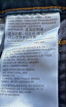 Load image into Gallery viewer, Levi Strauss & Co. Mens Blue Denim Medium Wash Pockets Straight Jeans Size 33x34