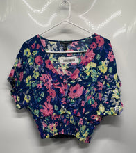 Load image into Gallery viewer, Forever 21 Womens Multicolor Sleeveless Cropped Blouse Top Size Medium