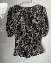 Load image into Gallery viewer, Express Womens Black White Printed Short Sleeve Pullover Blouse Top Size S