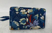 Load image into Gallery viewer, Vera Bradley Womens Multicolor Floral Print Quilted Card Slot Tri-Fold Wallet
