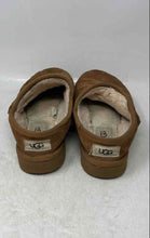 Load image into Gallery viewer, UGG Womens Classic Slipper Brown Suede Round Toe Slip-On Slippers Size 9