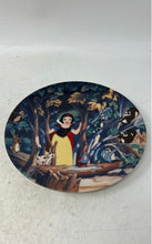 Load image into Gallery viewer, Knowles Walt Disney Snow White A Surprise In The Clearing Collector Plate