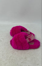 Load image into Gallery viewer, UGG Unisex Kids Fluff Yeah Pink Faux Fur Logo Strap Slide Slippers Size 7