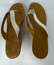 Load image into Gallery viewer, Authentic Tory Burch Womens White Brown Wedge Thong Sandals Size 6M Damaged