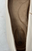 Load image into Gallery viewer, Giani Bernini Womens Beige Gold Round Toe Slip-On Block Pump Heels Size 8.5
