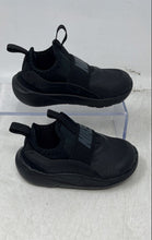 Load image into Gallery viewer, Nike Kids Flex Runner 4 IF2895-001 Black Slip-On Low Top Sneaker Shoes Size 6C