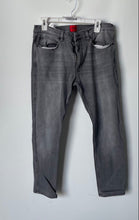 Load image into Gallery viewer, Hugo Boss Mens Gray Denim Medium Wash Pockets Straight Leg Jeans Size 32x32