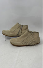 Load image into Gallery viewer, Minnetonka Womens Beige Side Zipper Round Toe Ankle Bootie Boots Size 7