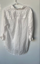 Load image into Gallery viewer, Express Womens White Long Sleeve Collared Pockets Button-Up Shirt Size M