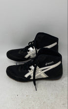 Load image into Gallery viewer, Asics Boys Matflex C921Y Black White Lace-Up Mid Top Wrestling Shoes Size 6