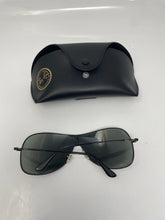 Load image into Gallery viewer, Ray-Ban Women's Black Sunglasses With Case.