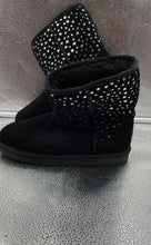 Load image into Gallery viewer, Koolaburra By Ugg Kids Black & Silver Boots Size 5