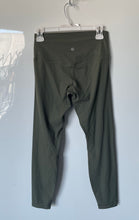 Load image into Gallery viewer, Lululemon Womens Green Ribbed Pull-On Athletic Ankle Leggings Size 8