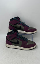 Load image into Gallery viewer, Nike Unisex Kids Air Jordan 1 Retro Black Burgundy Green Basketball Shoes Sz 7Y