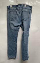 Load image into Gallery viewer, Gap Mens Blue Denim Light Wash 5-Pocket Design Athletic Fit Straight Jeans 38x32