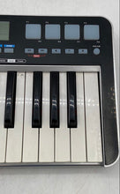 Load image into Gallery viewer, Samson Graphite 25 Black White Key Mini USB MIDI Keyboard Controller
