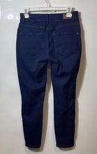 Load image into Gallery viewer, Tahari Womens Blue Denim Dark Wash Pockets Stretch Skinny Leg Jeans Size 6