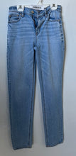Load image into Gallery viewer, American Eagle Womens Blue Light Wash Straight Leg Jeans Size 000