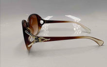 Load image into Gallery viewer, Women's Translucent Brown Sunglasses With Case