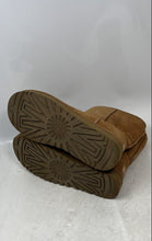 Load image into Gallery viewer, UGG Womens Classic Short II Brown Suede Pull-On Ankle Winter Boots Size 9