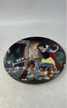 Load image into Gallery viewer, Knowles Walt Disney Snow White Time To Tidy Up Decorative Collector Plate