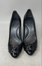 Load image into Gallery viewer, Kenneth Cole Womens Silver Black Leather Slip-On High Pump Heels Size 7.5M