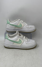 Load image into Gallery viewer, Nike Boys Air Force 1 LV8 FJ7706-131 White Leather Low Top Sneakers Shoes Sz 5Y