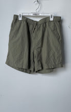 Load image into Gallery viewer, Levi's Mens Green Flat Front Slash Pocket Drawstring XX Chino Shorts Size Large