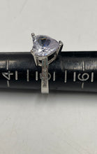 Load image into Gallery viewer, Unbranded Fashion Women's Ring Weight 3.9g (NCL)