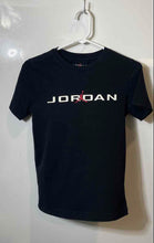 Load image into Gallery viewer, Air Jordan Kids Black Short Sleeve Crew Neck Pullover T-Shirt Size Medium