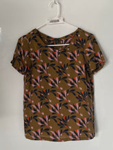 Load image into Gallery viewer, Ann Taylor Womens Brown Floral Print Silk Short Sleeve Blouse Top Size XS