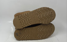Load image into Gallery viewer, UGG Womens Classic Short Brown Pull-On Winter Shearling Boots Size 10