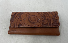 Load image into Gallery viewer, B.O.C. Womens Brown Leather Outer Pocket Embossed Card Holder Trifold Wallet