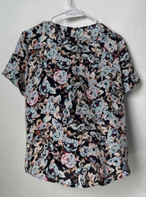 Load image into Gallery viewer, Banana Republic Womens Multicolor Floral Twisted Hem Short Sleeve Blouse Top LP