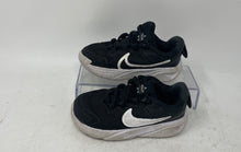 Load image into Gallery viewer, Nike Boys Star Runner 4 DX7616-001 Black Low Top Slip-On Sneaker Shoes Size 8C