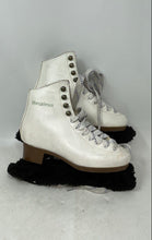 Load image into Gallery viewer, Botas Womens Regina KK44153-5-328 White Lace-Up Round Toe Ice Skates Size 5