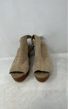 Load image into Gallery viewer, Kenneth Cole Womens Octavia Beige Suede Wood Stacked Heel Slingback Sandals 8M