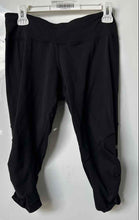 Load image into Gallery viewer, Lululemon Mens Black Elastic Waist Stretch Tapered Leg Cropped Leggings Size 10
