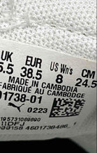 Load image into Gallery viewer, Puma Womens Jada Dboss 391738-01 White Leather Low Top Sneakers Shoes Size 8