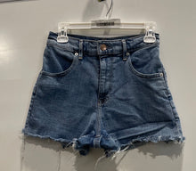 Load image into Gallery viewer, Express Womens Blue Denim Pockets Super High-Rise Raw Hem Mom Shorts Size 2