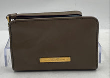 Load image into Gallery viewer, Authentic Marc By Marc Jacobs Womens Gray Leather Wristlet Wallet Damaged