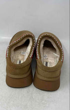 Load image into Gallery viewer, Cushionaire Womens Cream Genuine Suede Sheepskin Slip-On Slippers Size 8.5M