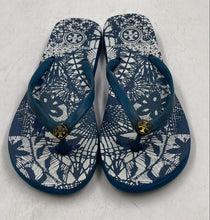 Load image into Gallery viewer, Authentic Tory Burch Womens Blue White Flip Flop Sandals Size 6-7 Damaged