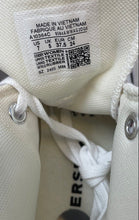 Load image into Gallery viewer, Converse Womens Chuck Taylor All Star Lugged Platform White Sneakers Shoes Sz 7